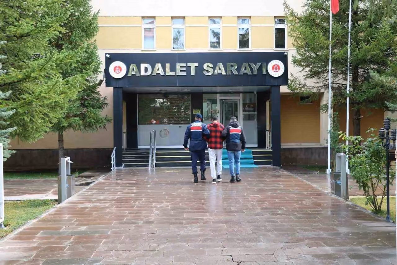Bayburt’ta 9 yıl 2 ay 15 gün hapis cezası bulunan şahıs yakalandı