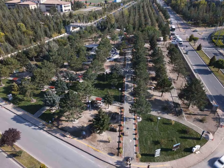 Rektör Prof. Dr. Altun, yapımı devam eden parkı inceledi