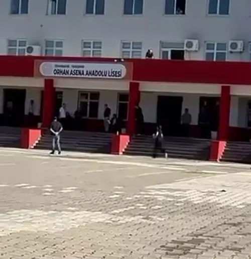 Sınava geç kalmamak için koştu, merdivenin başında baygınlık geçirdi