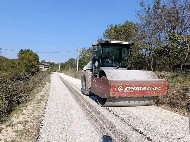 Kış öncesi köy yollarında yoğun çalışma