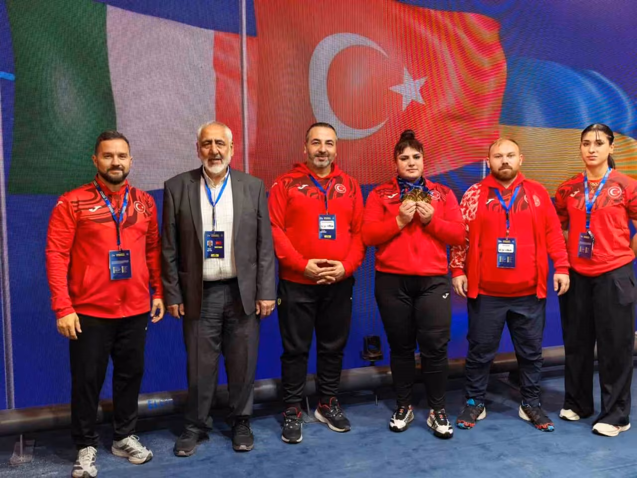 Milli halterci Tuana Süren Avrupa şampiyonu