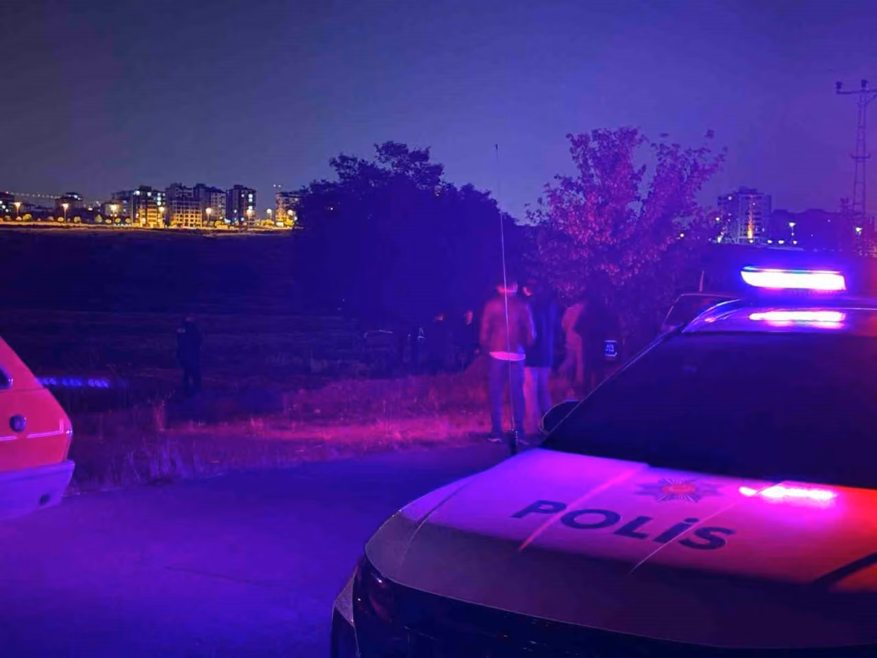 Ağaçta asılı halde ölü bulundu