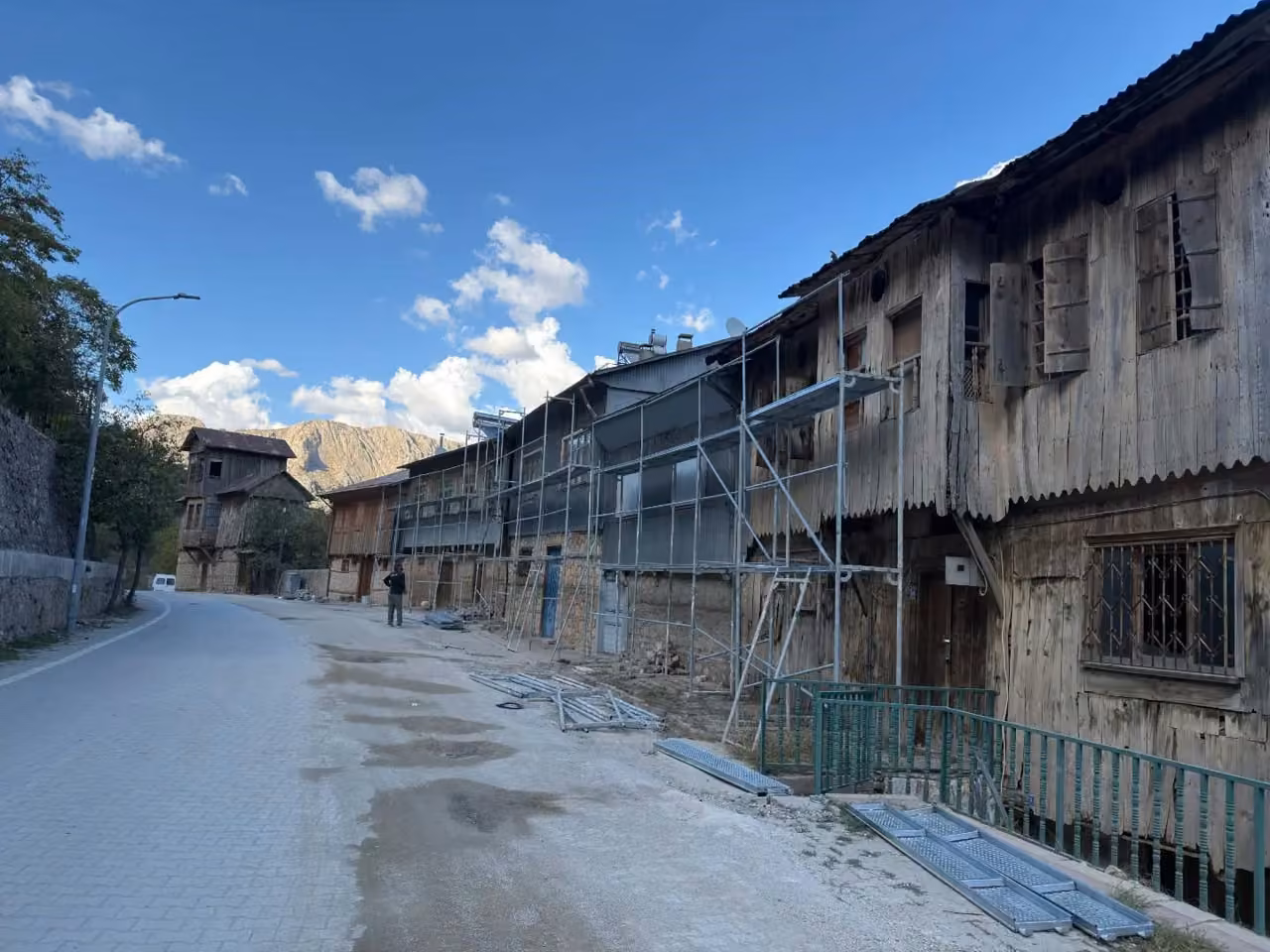 Kemaliye’de doğal gaz, restorasyon ve çevre düzenleme çalışmaları sürüyor
