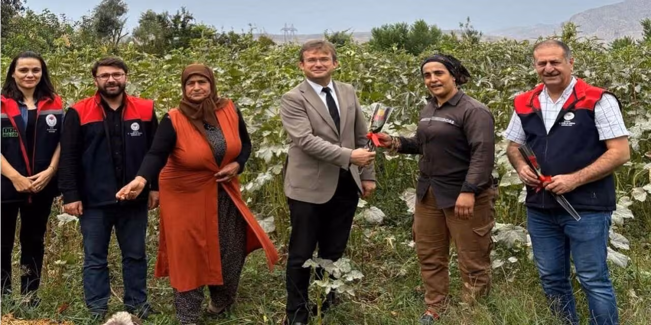 Cizre’de alın teri döken kadın çiftçiler unutulmadı