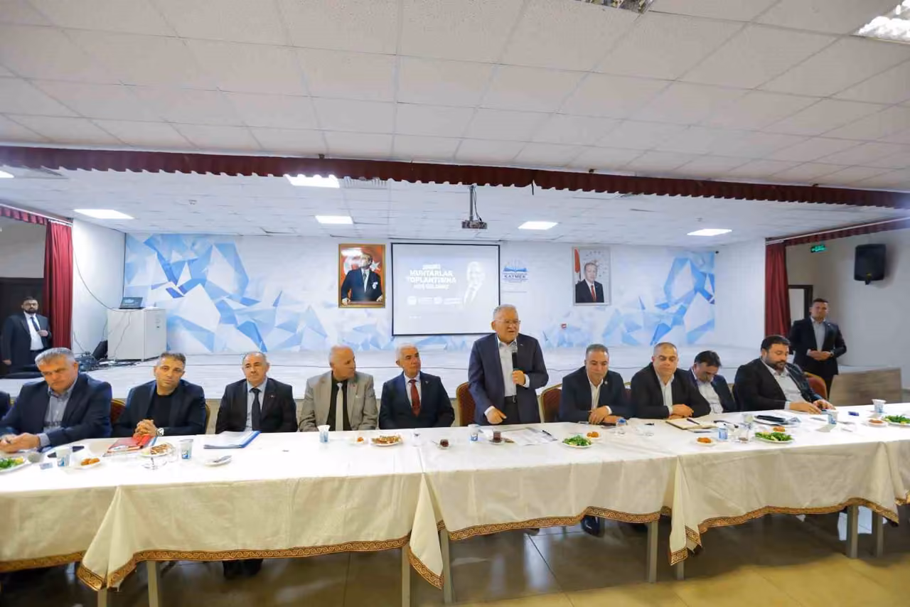 Başkan Büyükkılıç, Sarız ve Pınarbaşı’nda muhtarlarla buluştu