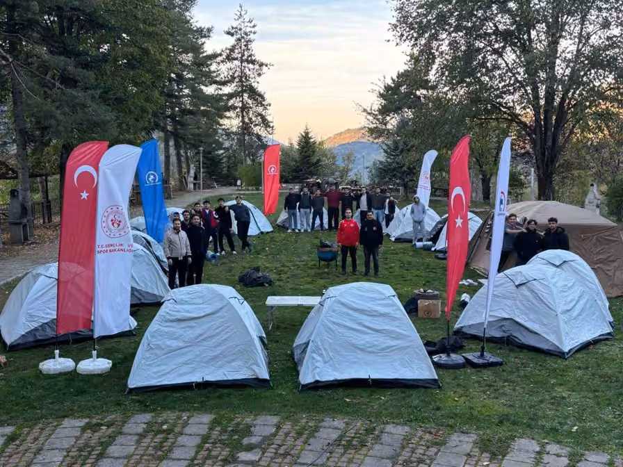 Üniversiteli gençlere Samandere kampı