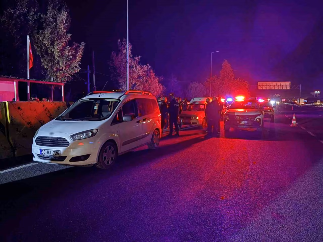 Asker uğurlamasında tüfekle ateş açan şahıs kendini yaraladı