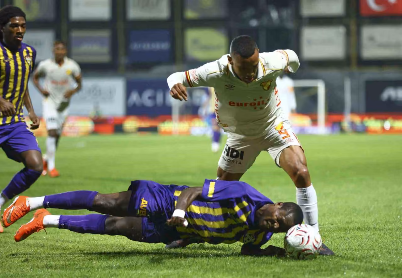 Trendyol Süper Lig: Eyüpspor: 0 - Göztepe: 1 (İlk yarı)