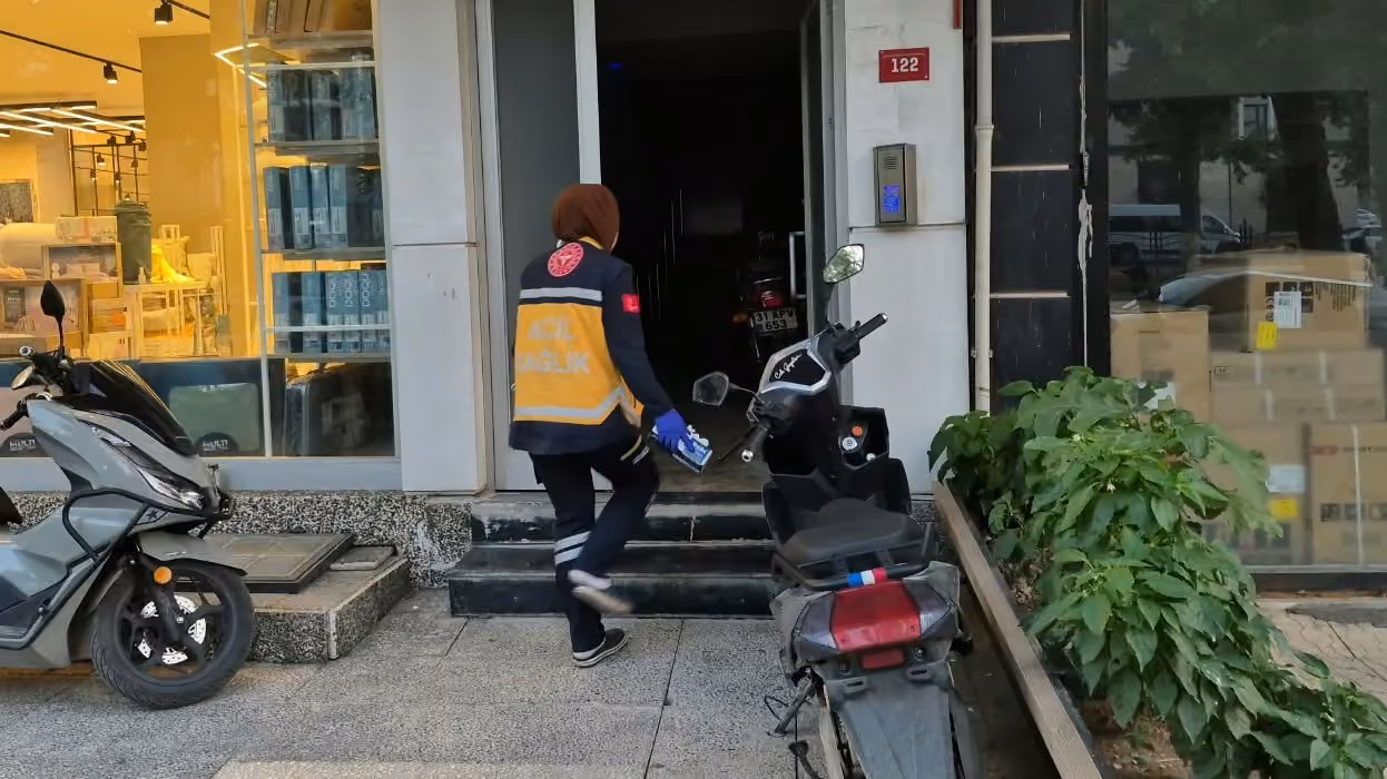 53 yaşındaki adam yalnız yaşadığı evinde ölü bulundu