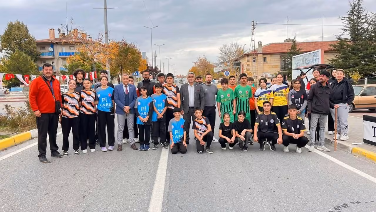 Tomarza’da 29 Ekim Cumhuriyet Kupası Atletizm Yarışları düzenlendi