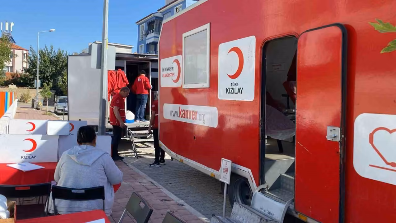 Öğrenciler velilerini kan bağışına ikna etti