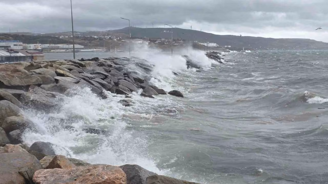 Bandırma’da yağış miktarı 47,8’e ulaştı Erdek ve Gönen’de de etkili oldu