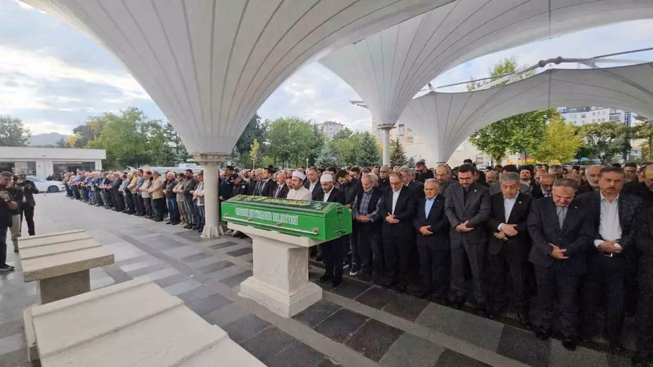 İYC Başkanı Oğuz Memiş son yolculuğuna uğurlandı