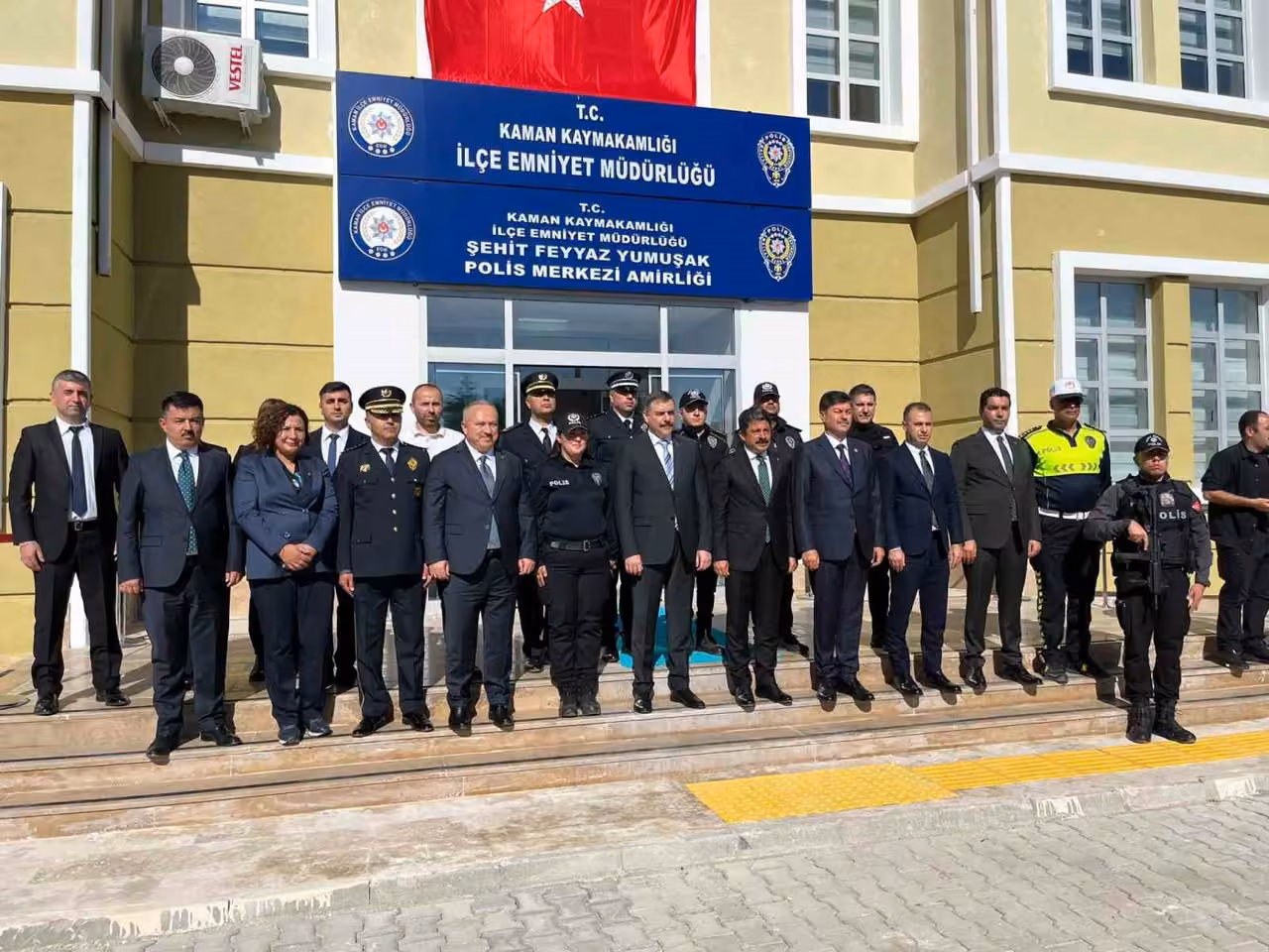 Bakan çiftçi; Kaman’da emniyet müdürlüğü ve öğretmenevi binasını ziyaret etti