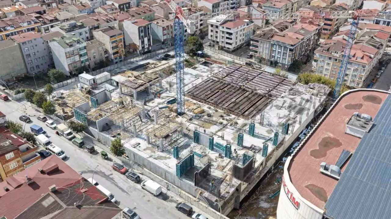 Naim Süleymanoğlu Gençlik Spor ve Yaşam Merkezi hızla yükseliyor