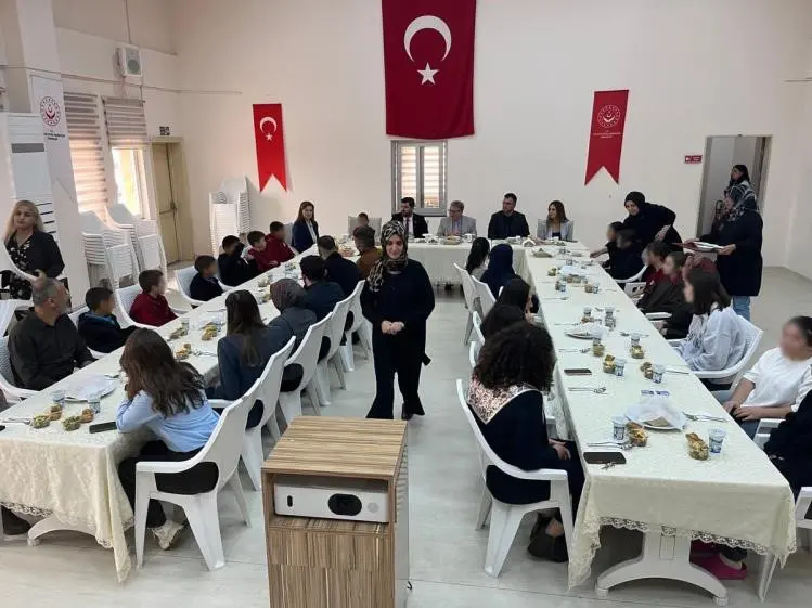 Kaymakam Helvacı, çocuklarla aynı sofrada buluştu