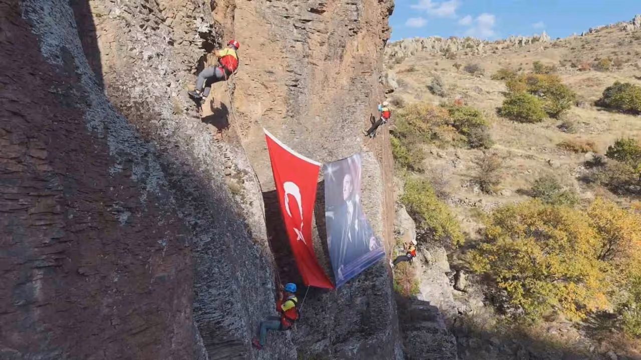 Havada, karada, suda Türk bayrağını dalgalandırdılar