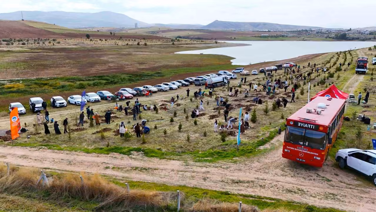 Kayseri İtfaiyesi’nin 100. yılına özel anlamlı etkinlik: 500 fidanlık hatıra ormanı