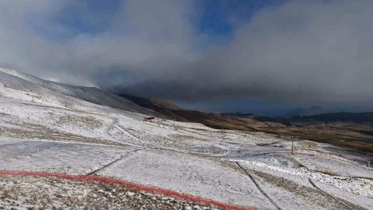 Erciyes’e kar yağdı, güzel görüntüler ortaya çıktı