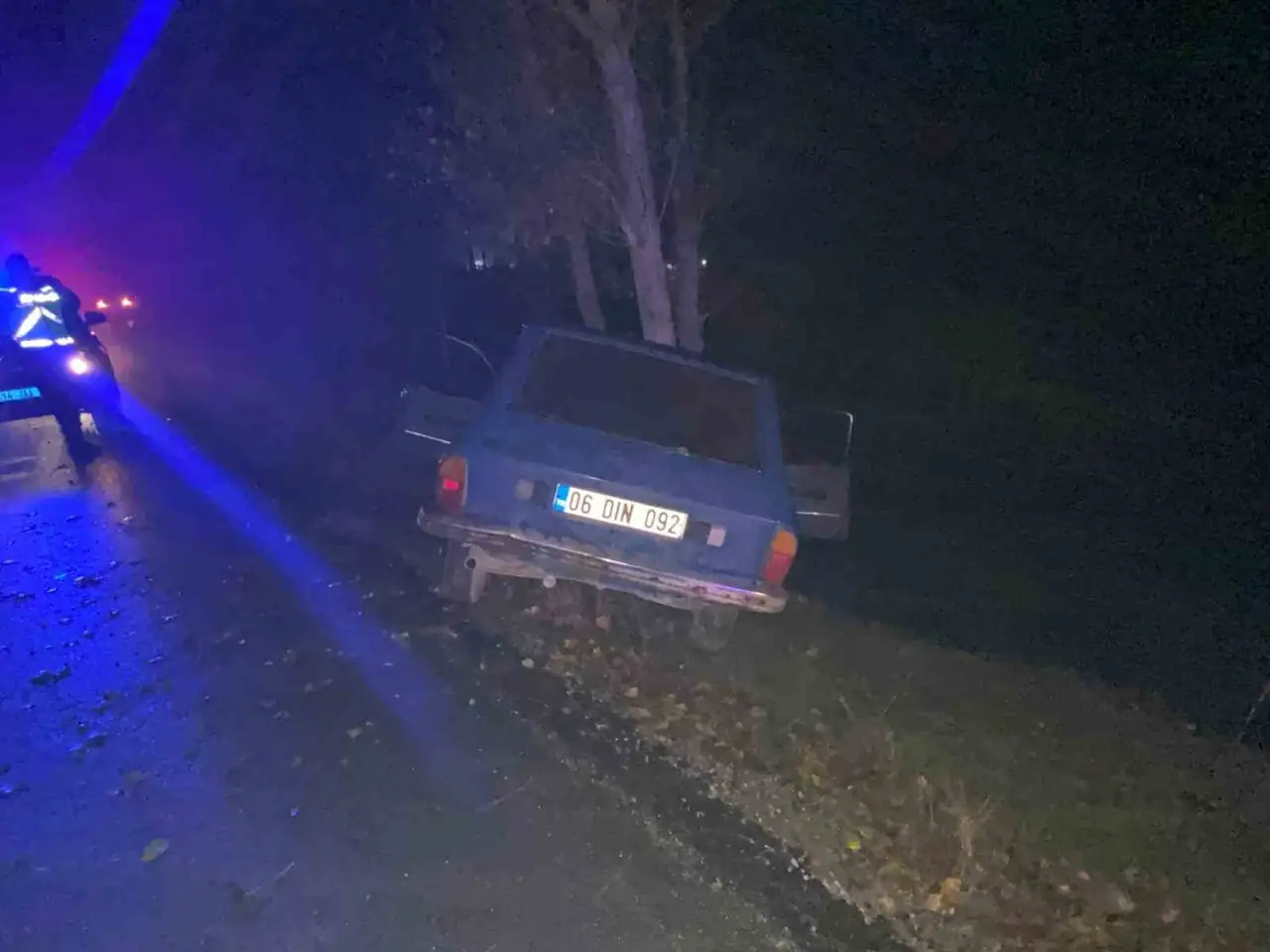 Bolu’da kontrolden çıkan araç ağaca çarptı: 1’i ağır 2 yaralı