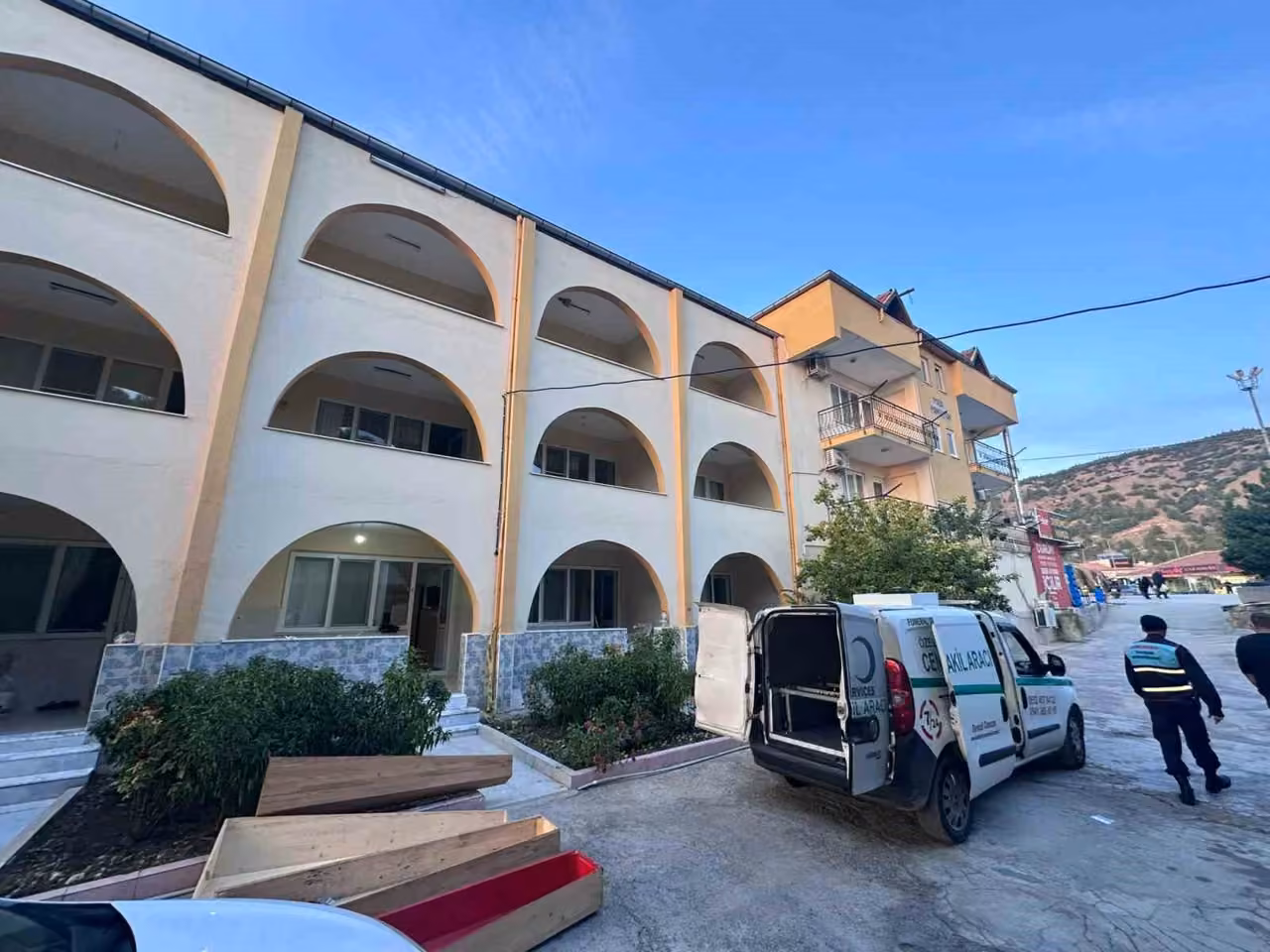Yaşlı çift şifa bulmak için girdikleri pansiyon odasında 2 gün sonra ölü bulundu