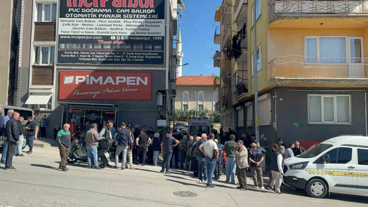 Evlerinde ölü bulunan çiftin cinayete kurban gittiği üzerinde duruluyor