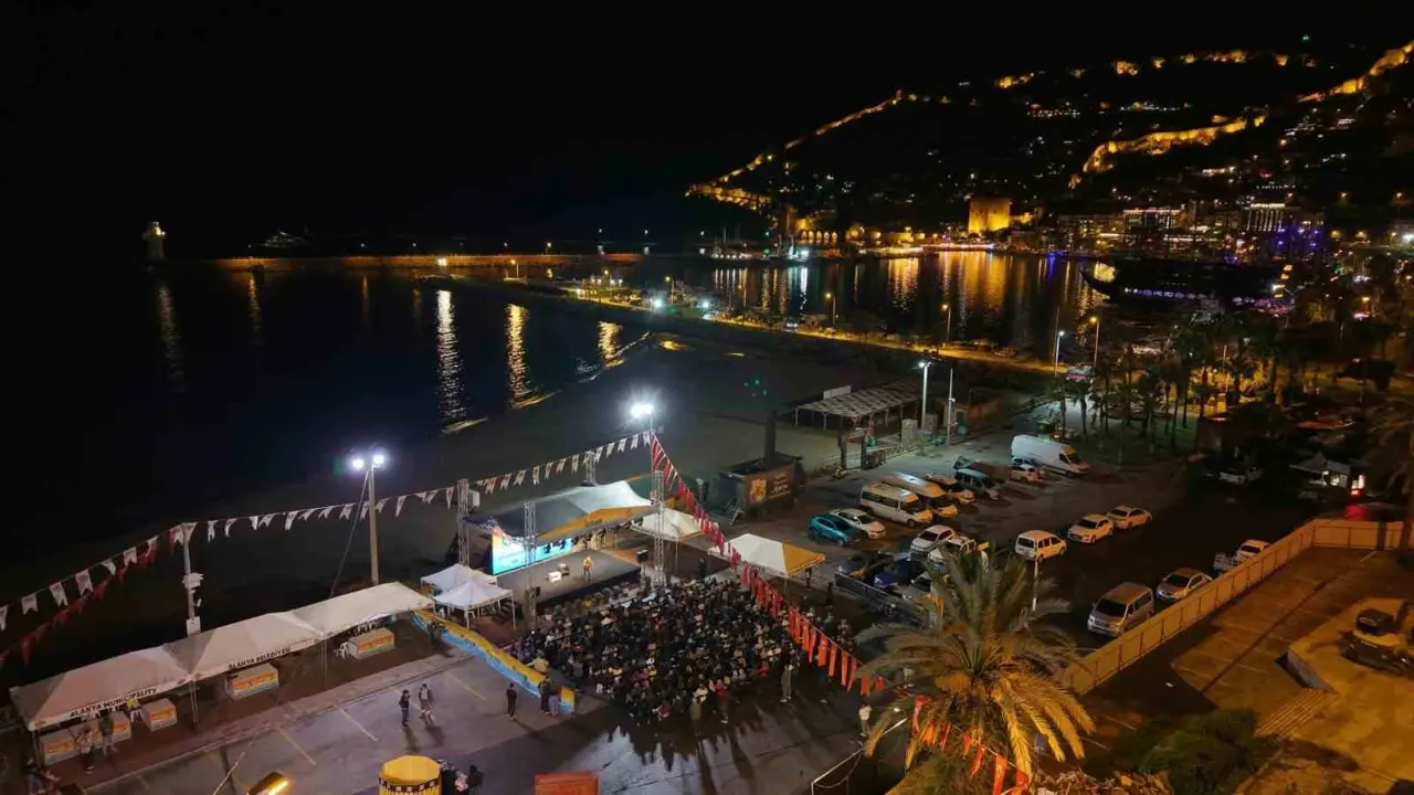 Alanya’da kitapla dolu 10 gün