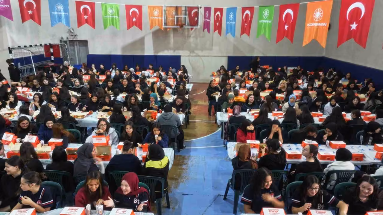Başkan Çolakbayrakdar: "Gençlerimizin enerjisi, geleceğimize olan inancımızı güçlendiriyor"