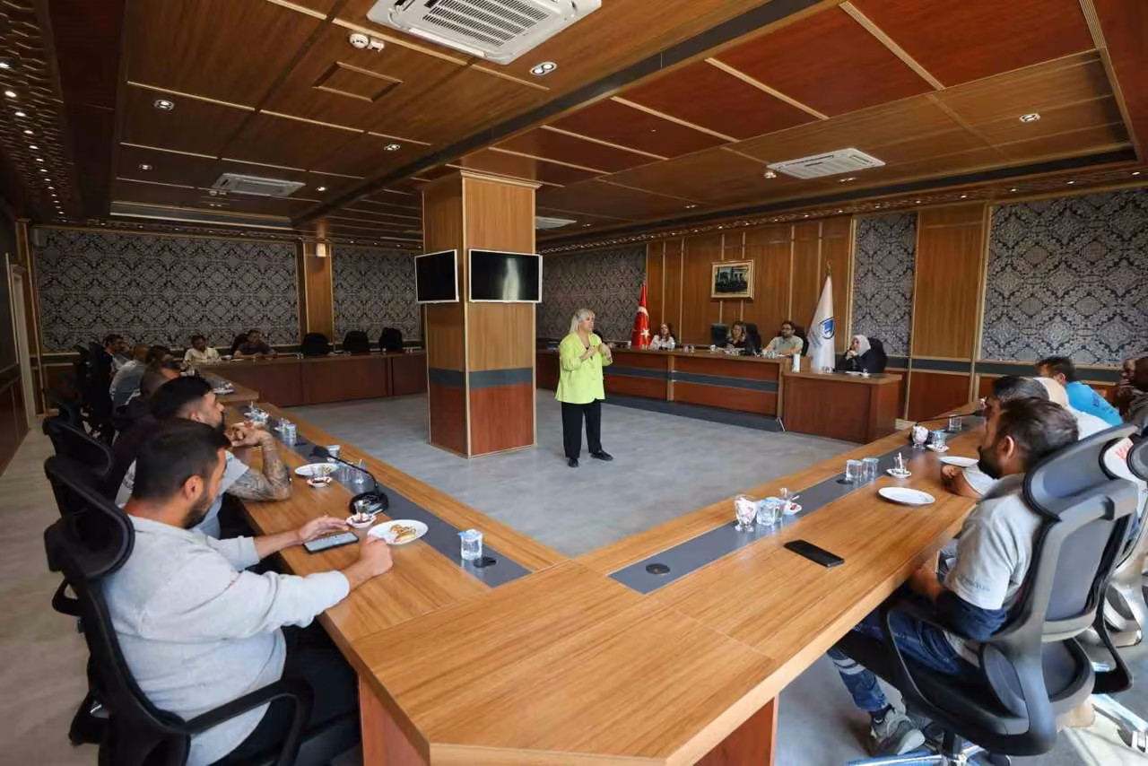 Yunusemre’de temizlik ekiplerine çevre bilinci eğitimi