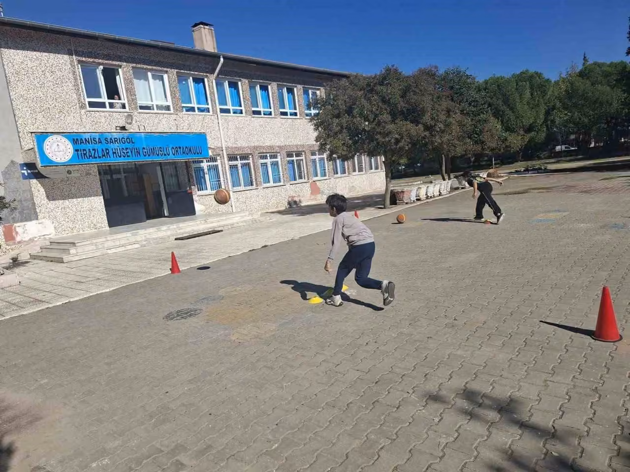 Unutulmaya yüz tutan oyunlar okul bahçelerinde hayat buluyor