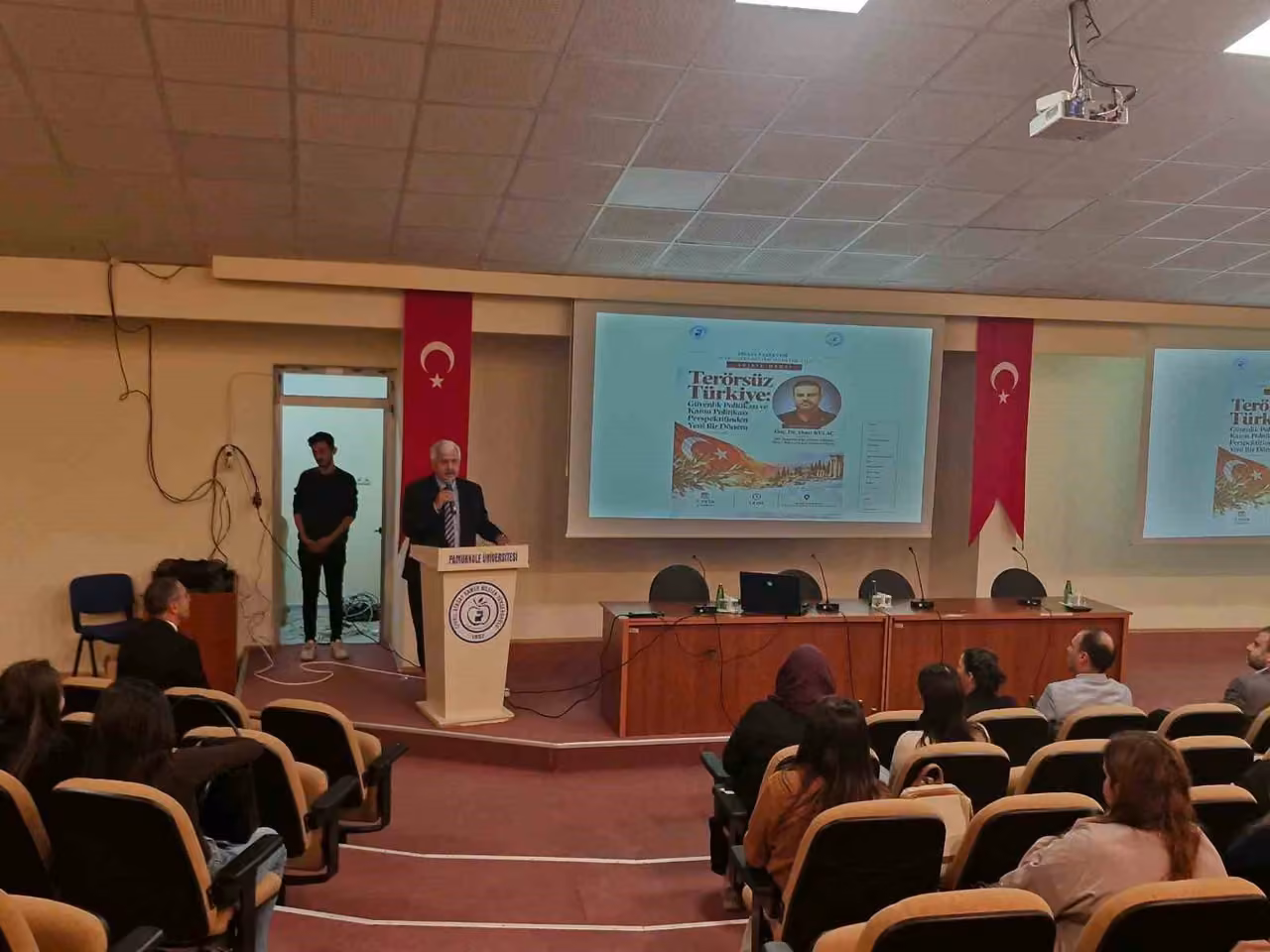 Çivril’de yeni akademik yıl "Terörsüz Türkiye" dersiyle başladı